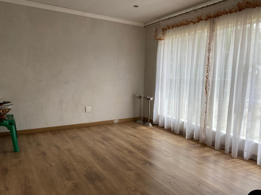 3 Bedroom Property for Sale in Wilro Park Gauteng