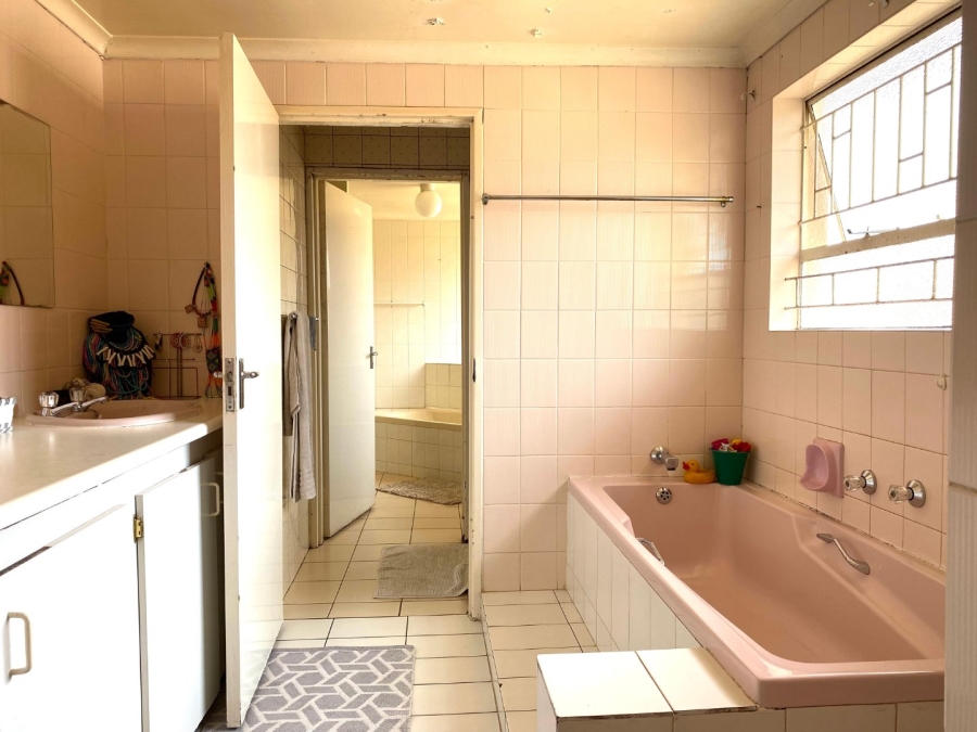 3 Bedroom Property for Sale in Wilro Park Gauteng
