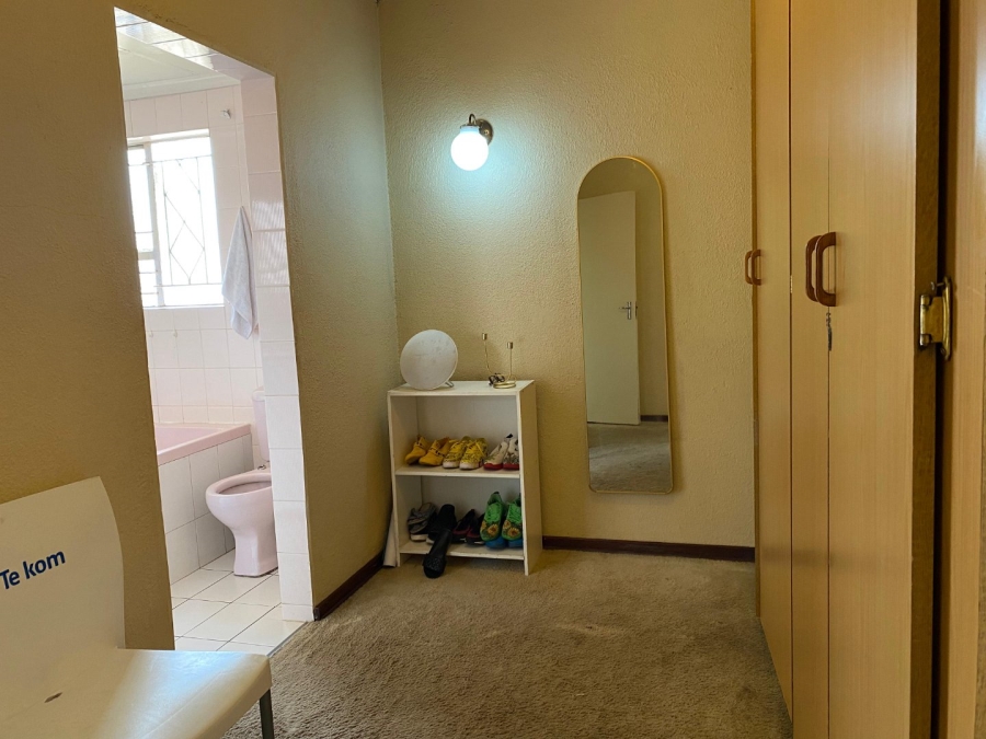 3 Bedroom Property for Sale in Wilro Park Gauteng