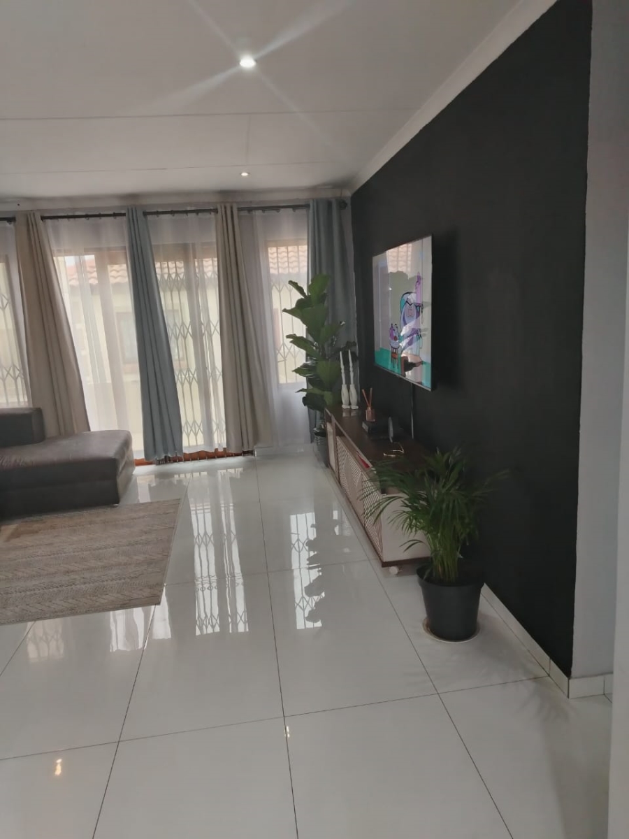 3 Bedroom Property for Sale in Kosmosdal Gauteng