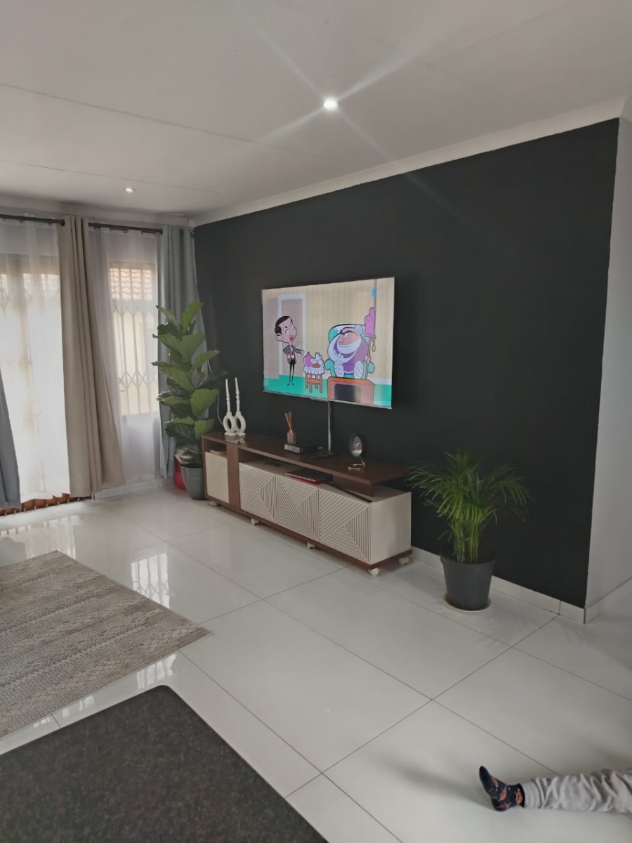 3 Bedroom Property for Sale in Kosmosdal Gauteng