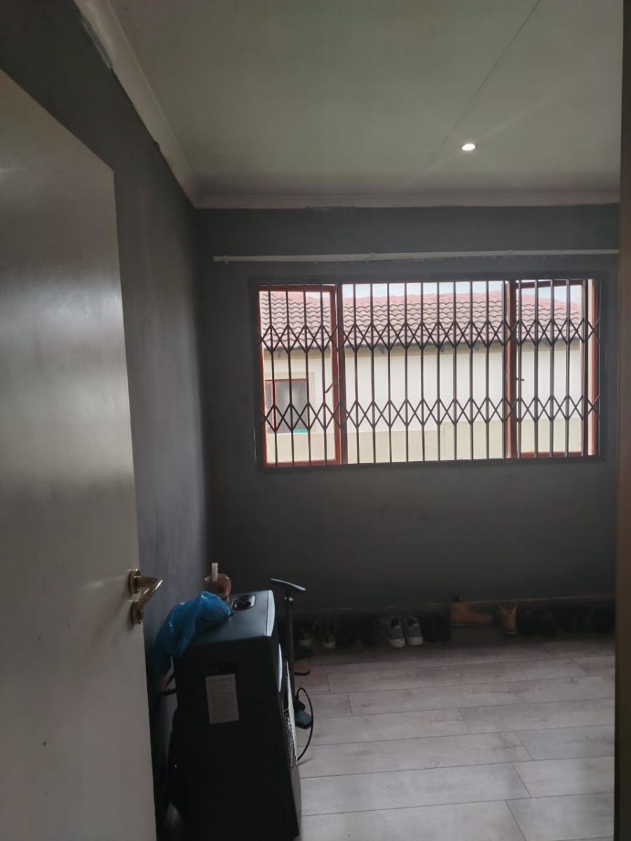 3 Bedroom Property for Sale in Kosmosdal Gauteng