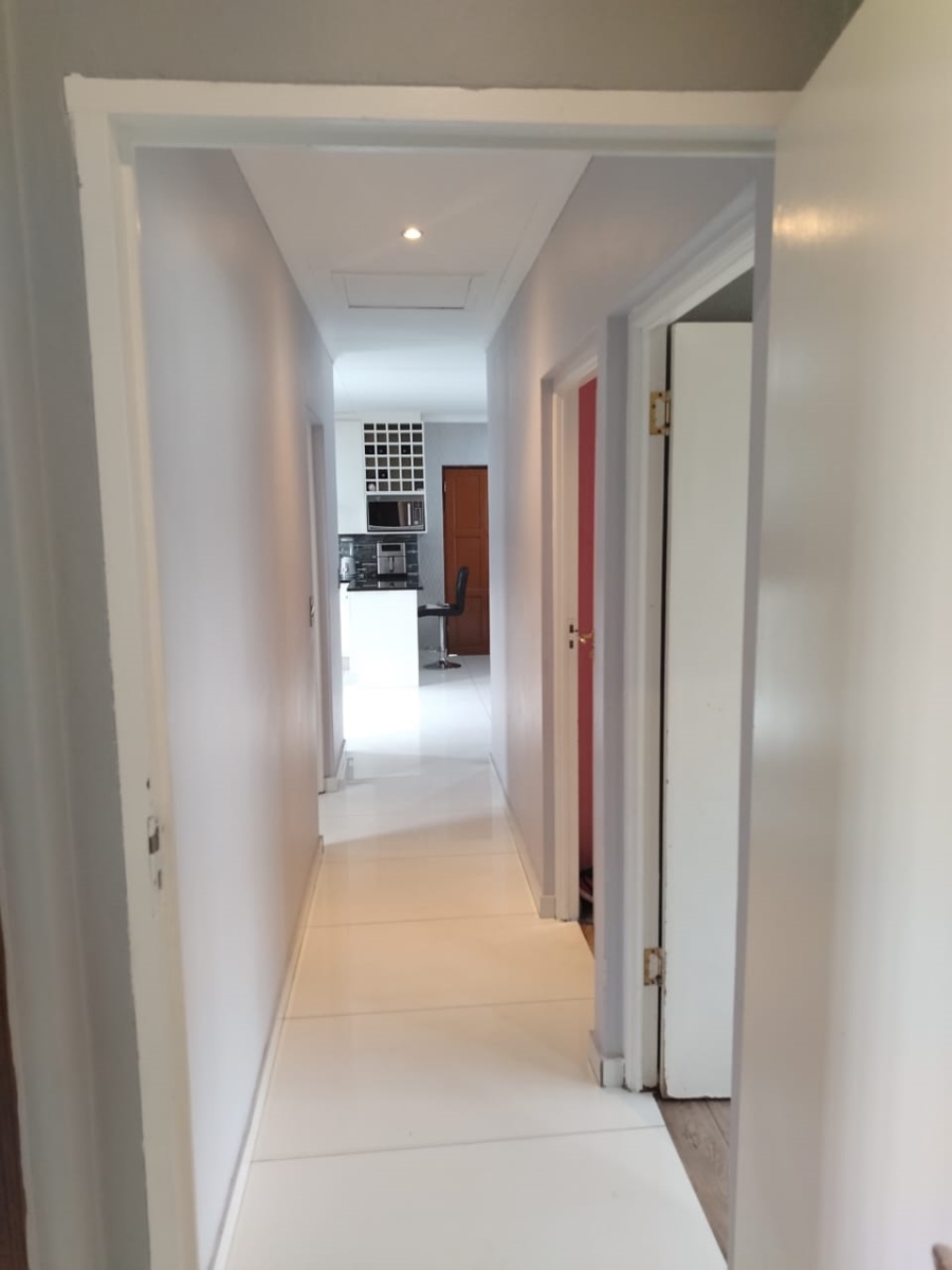 3 Bedroom Property for Sale in Kosmosdal Gauteng