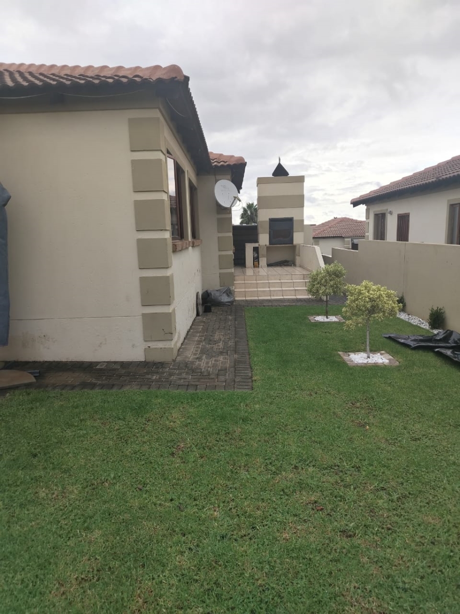 3 Bedroom Property for Sale in Kosmosdal Gauteng