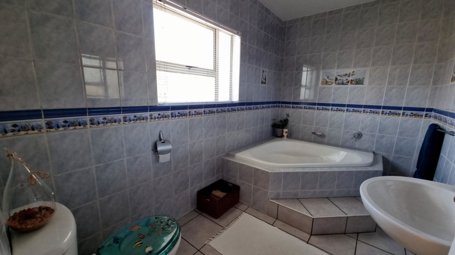 4 Bedroom Property for Sale in Brentwood Gauteng
