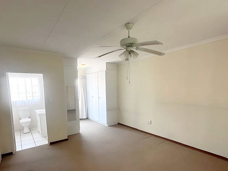 2 Bedroom Property for Sale in Wilro Park Gauteng