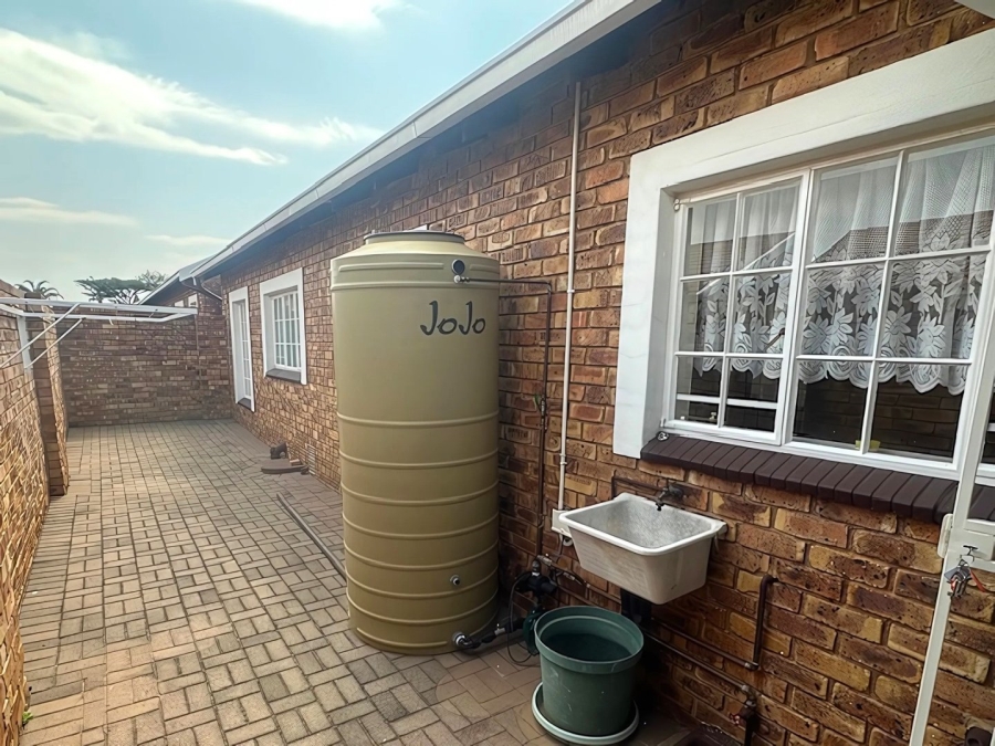 2 Bedroom Property for Sale in Wilro Park Gauteng