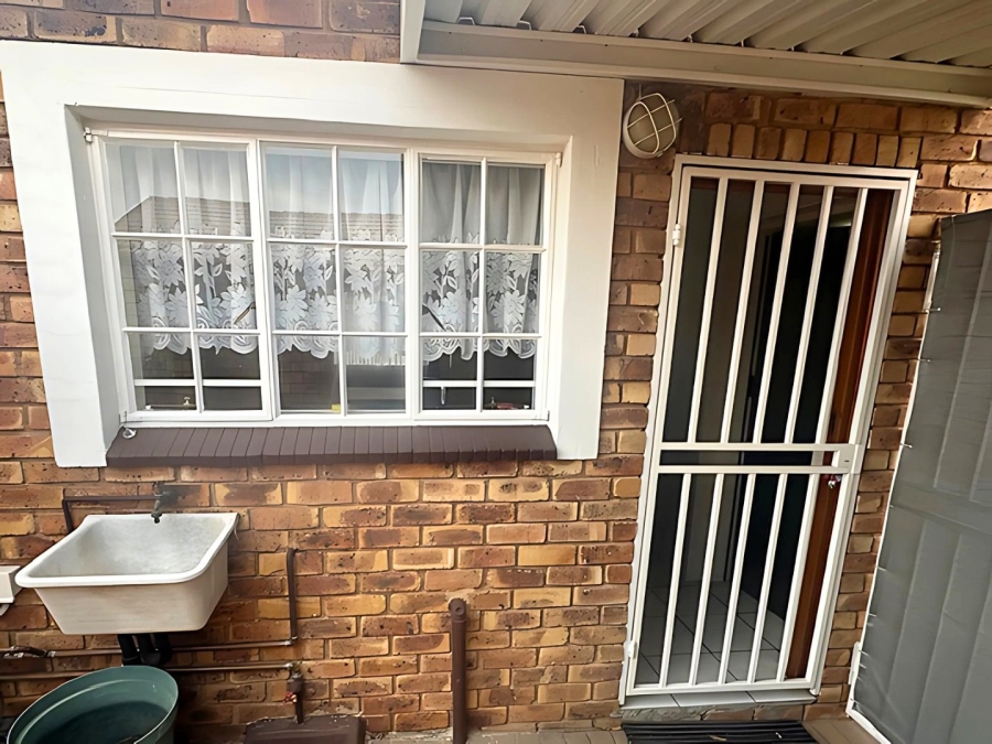 2 Bedroom Property for Sale in Wilro Park Gauteng