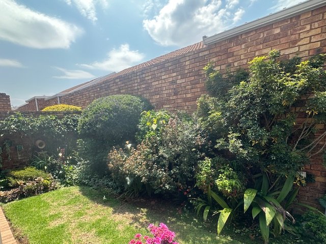 2 Bedroom Property for Sale in Wilro Park Gauteng