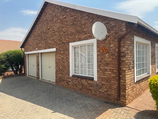 2 Bedroom Property for Sale in Wilro Park Gauteng