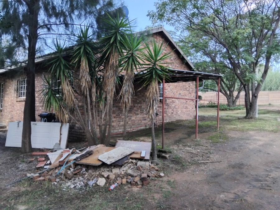 To Let 2 Bedroom Property for Rent in Glen Austin Gauteng