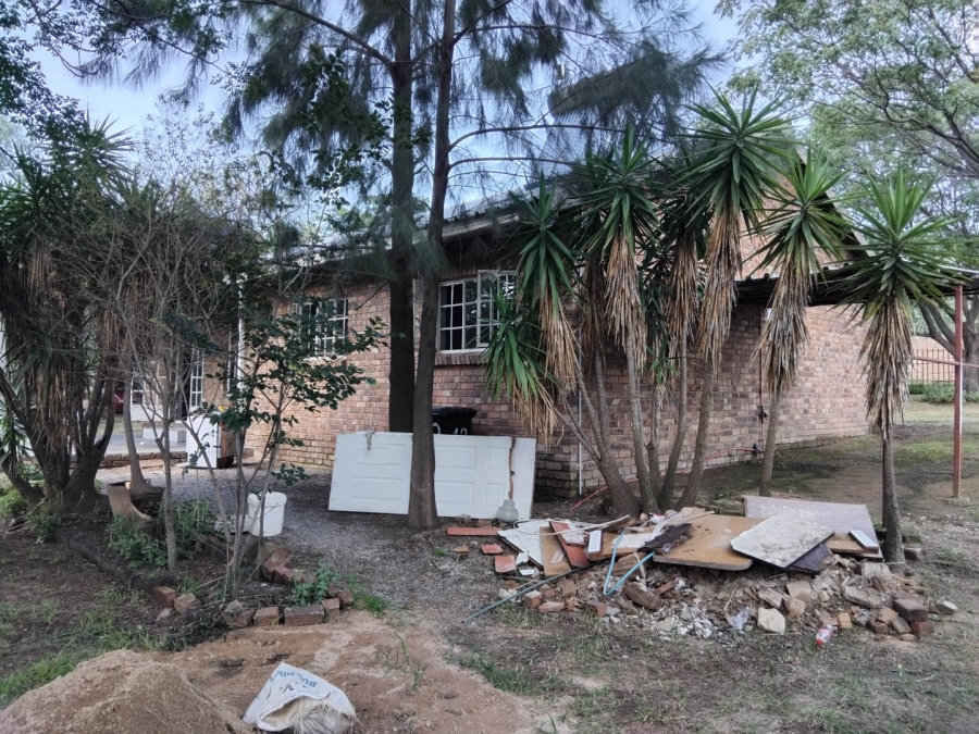 To Let 2 Bedroom Property for Rent in Glen Austin Gauteng