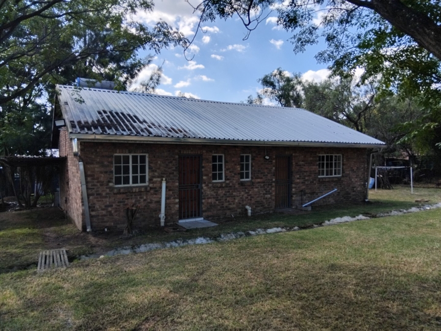 To Let 2 Bedroom Property for Rent in Glen Austin Gauteng