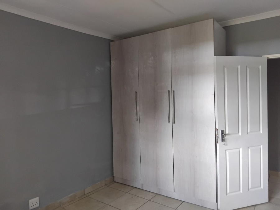 To Let 2 Bedroom Property for Rent in Glen Austin Gauteng