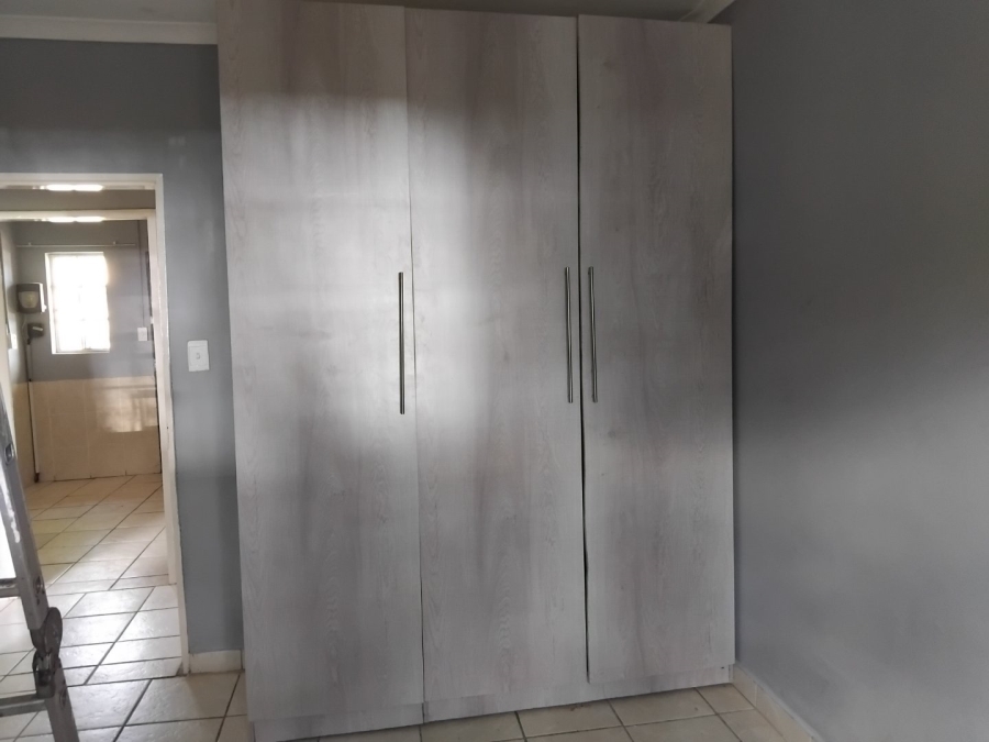 To Let 2 Bedroom Property for Rent in Glen Austin Gauteng