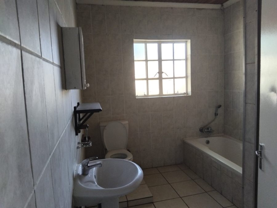 To Let 2 Bedroom Property for Rent in Glen Austin Gauteng