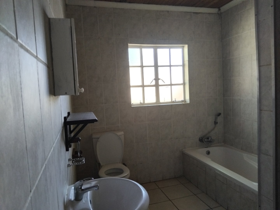 To Let 2 Bedroom Property for Rent in Glen Austin Gauteng