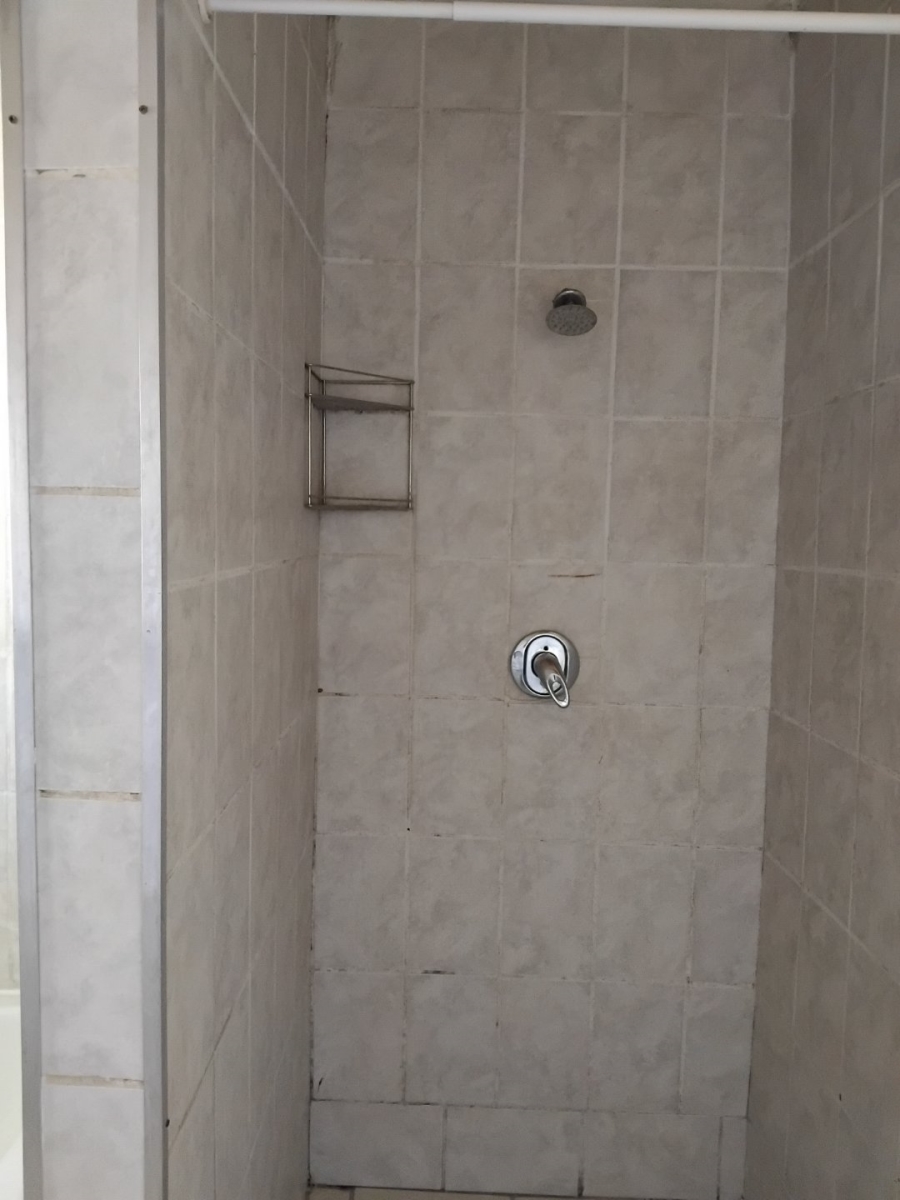 To Let 2 Bedroom Property for Rent in Glen Austin Gauteng