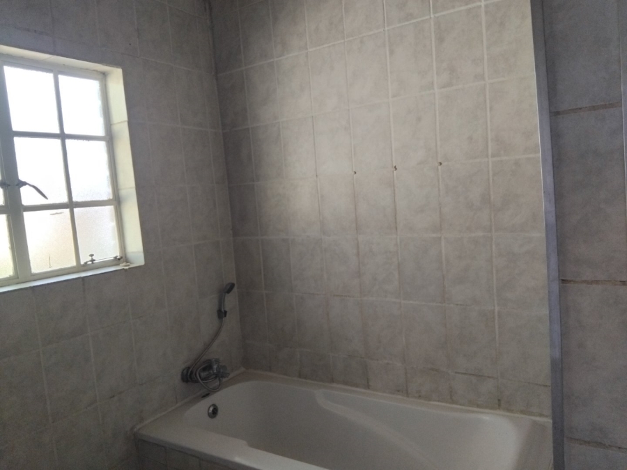 To Let 2 Bedroom Property for Rent in Glen Austin Gauteng