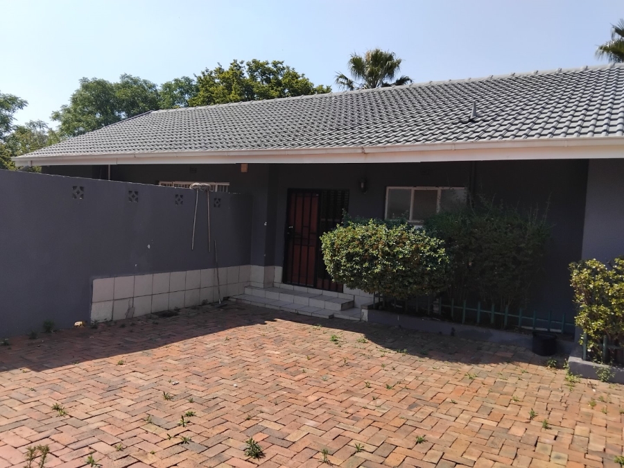To Let 3 Bedroom Property for Rent in Glen Austin Gauteng
