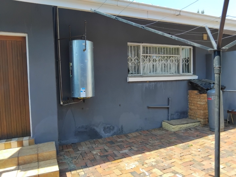 To Let 3 Bedroom Property for Rent in Glen Austin Gauteng