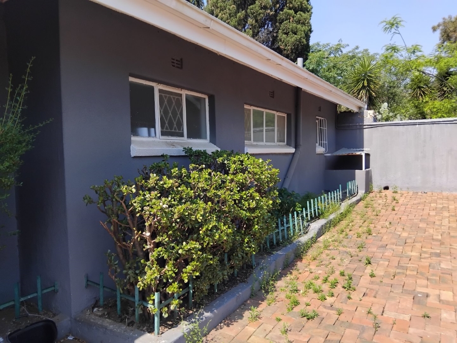 To Let 3 Bedroom Property for Rent in Glen Austin Gauteng
