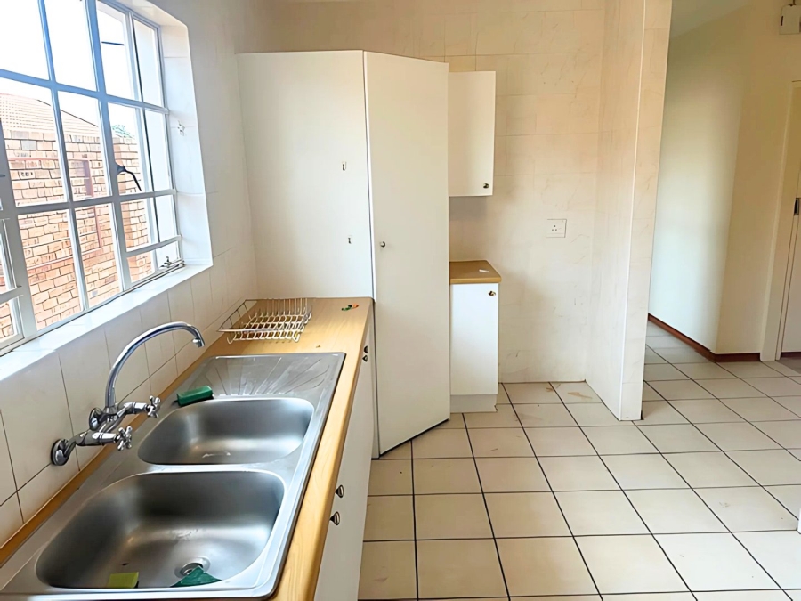 2 Bedroom Property for Sale in Wilro Park Gauteng