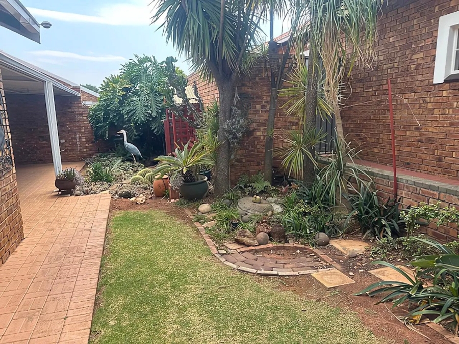 2 Bedroom Property for Sale in Wilro Park Gauteng