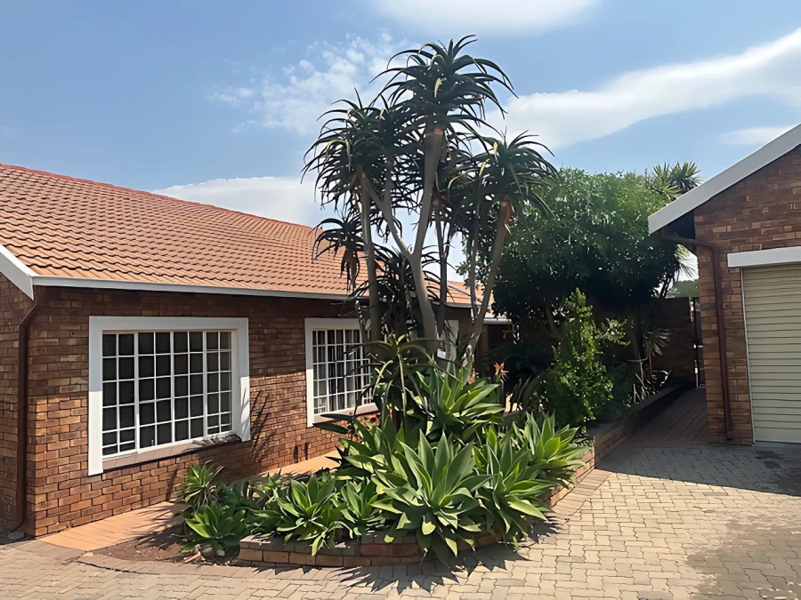 2 Bedroom Property for Sale in Wilro Park Gauteng