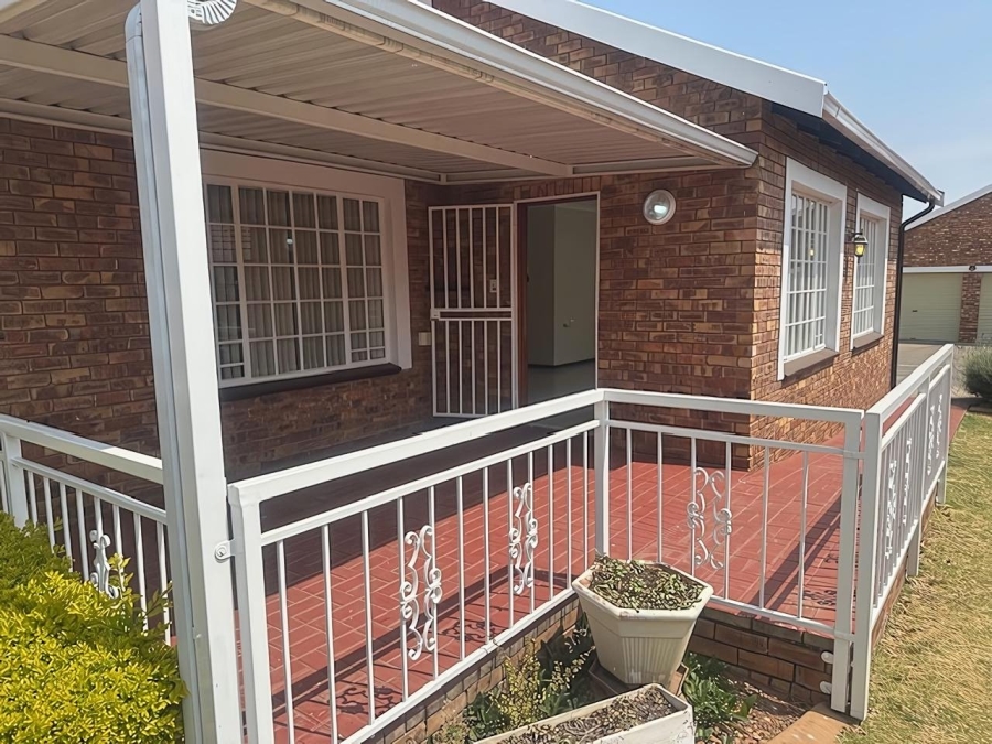 2 Bedroom Property for Sale in Wilro Park Gauteng