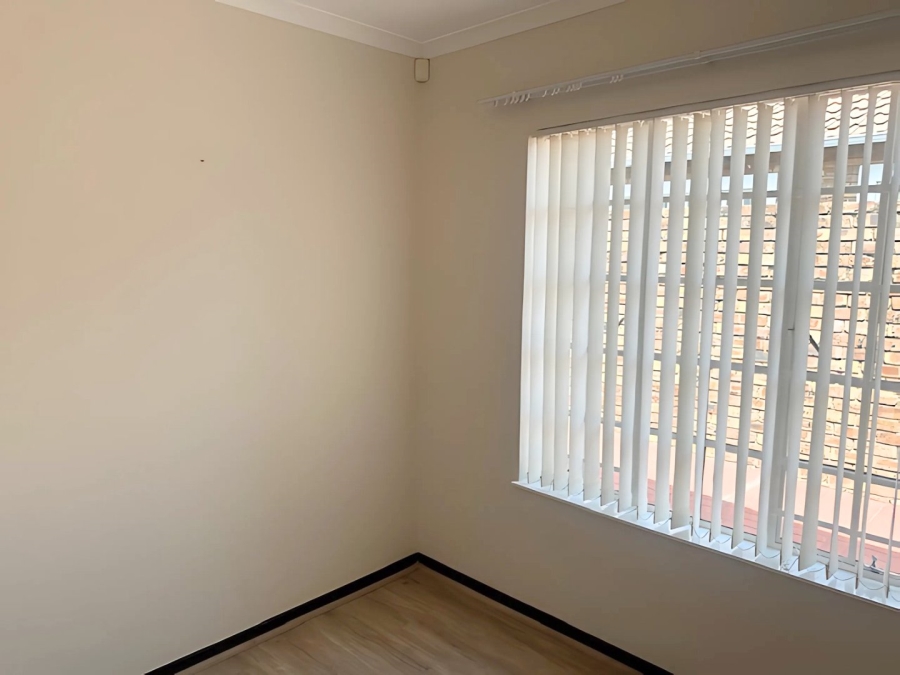 2 Bedroom Property for Sale in Wilro Park Gauteng