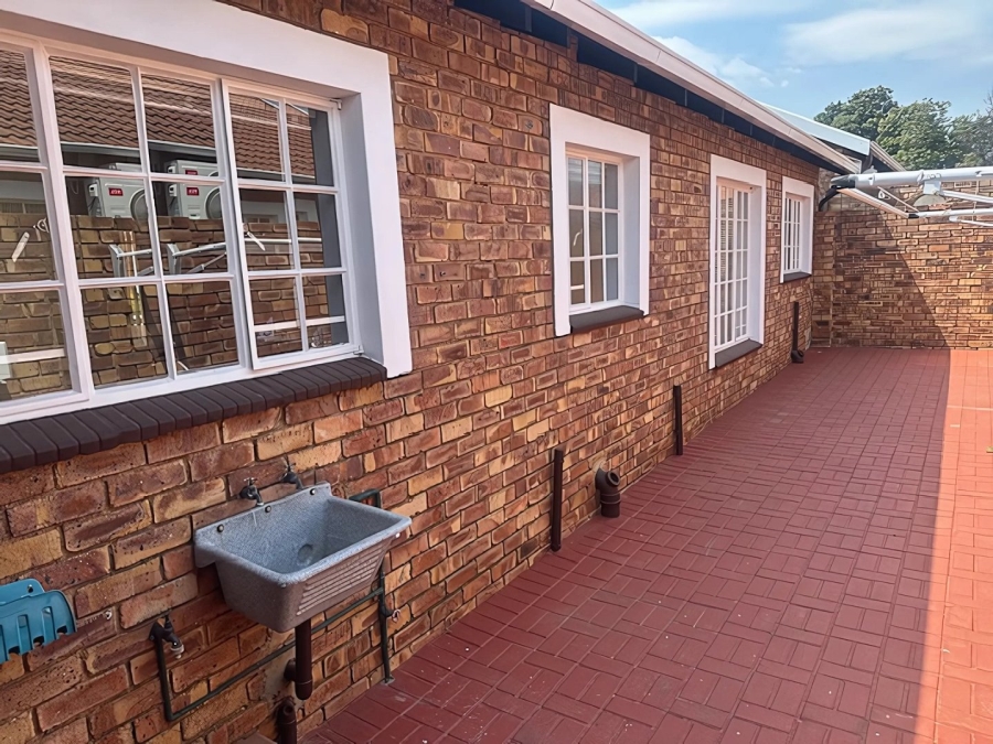 2 Bedroom Property for Sale in Wilro Park Gauteng