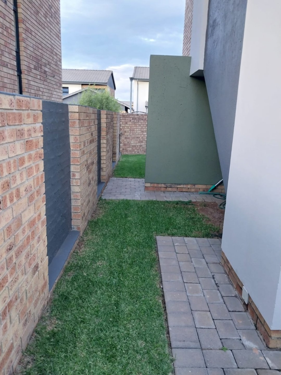 3 Bedroom Property for Sale in Amberfield Gauteng