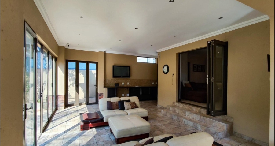 3 Bedroom Property for Sale in Greenstone Hill Gauteng
