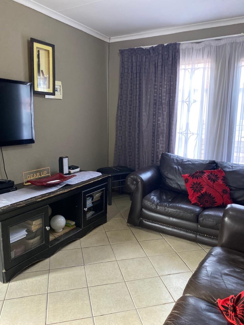 To Let 3 Bedroom Property for Rent in Nellmapius Gauteng