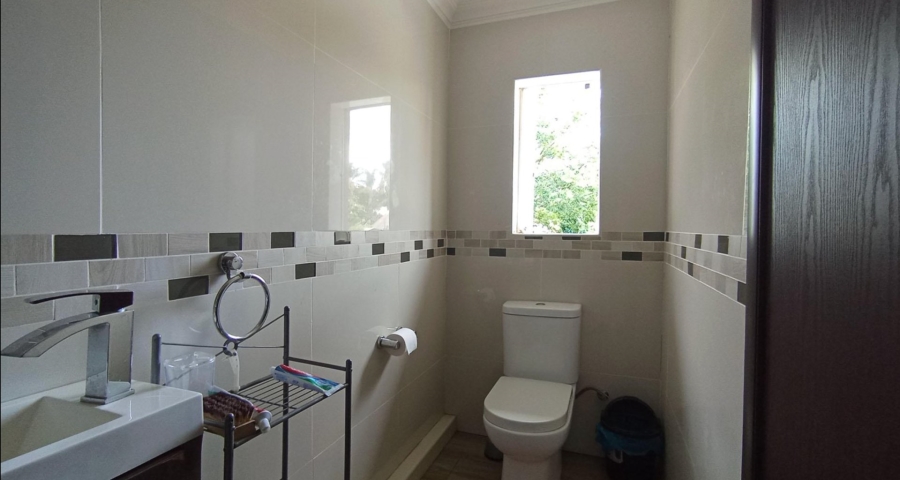 5 Bedroom Property for Sale in Rooihuiskraal Gauteng
