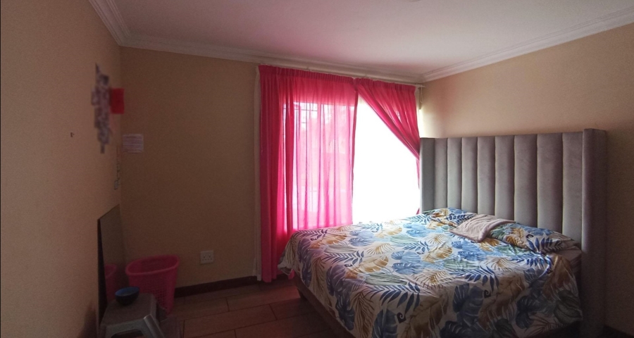 5 Bedroom Property for Sale in Rooihuiskraal Gauteng