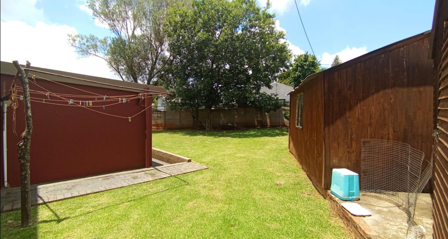 5 Bedroom Property for Sale in Rooihuiskraal Gauteng