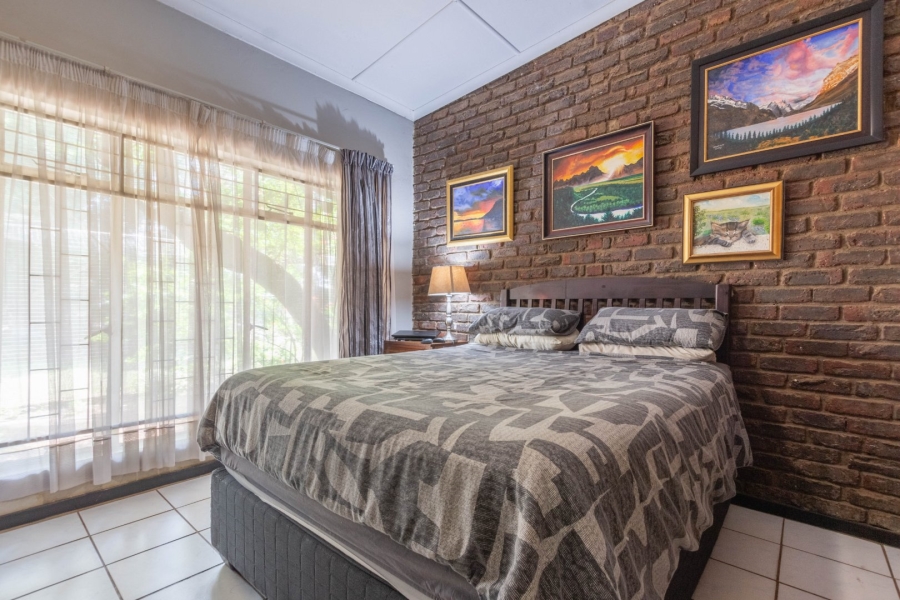 6 Bedroom Property for Sale in Bredell Gauteng