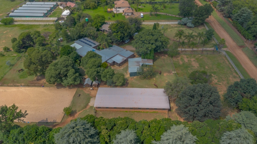 6 Bedroom Property for Sale in Bredell Gauteng