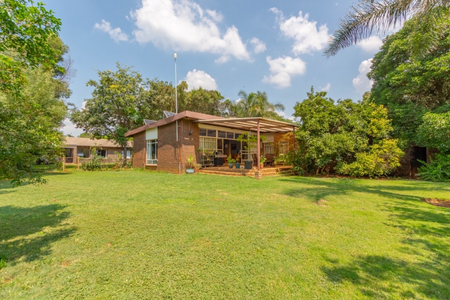 6 Bedroom Property for Sale in Bredell Gauteng