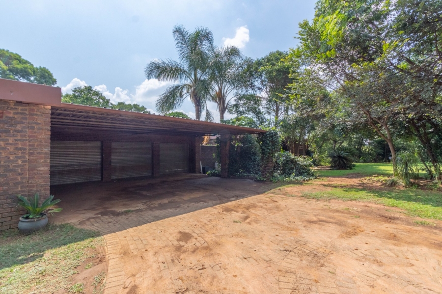 6 Bedroom Property for Sale in Bredell Gauteng
