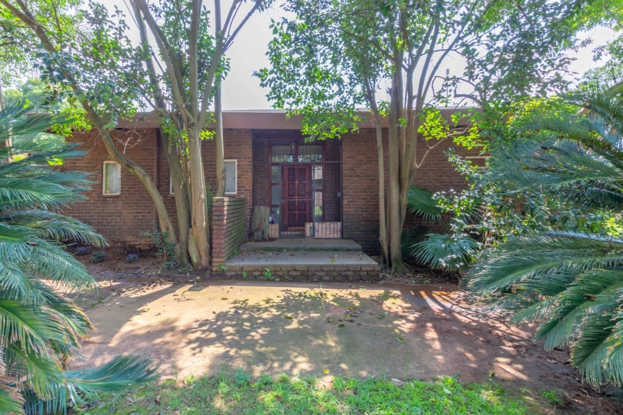 6 Bedroom Property for Sale in Bredell Gauteng