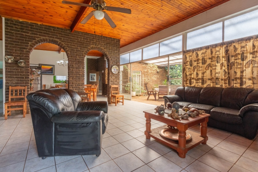 6 Bedroom Property for Sale in Bredell Gauteng