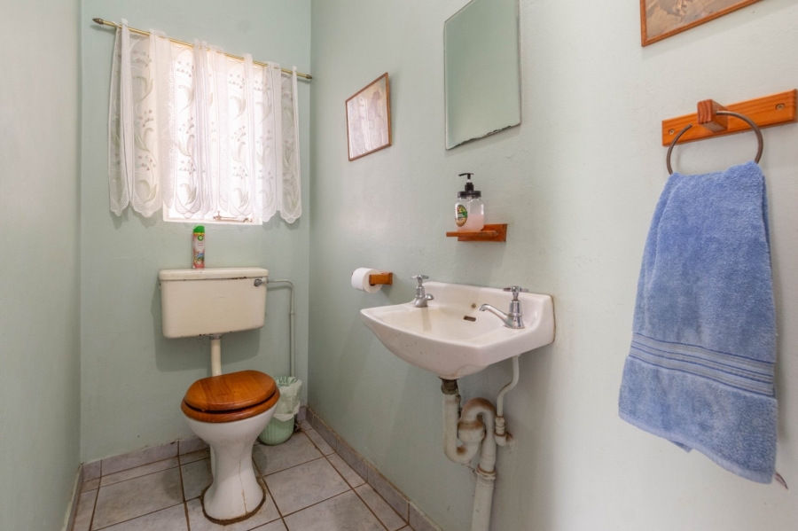 6 Bedroom Property for Sale in Bredell Gauteng
