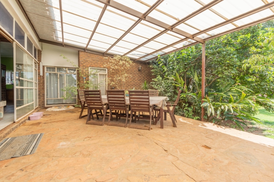 6 Bedroom Property for Sale in Bredell Gauteng