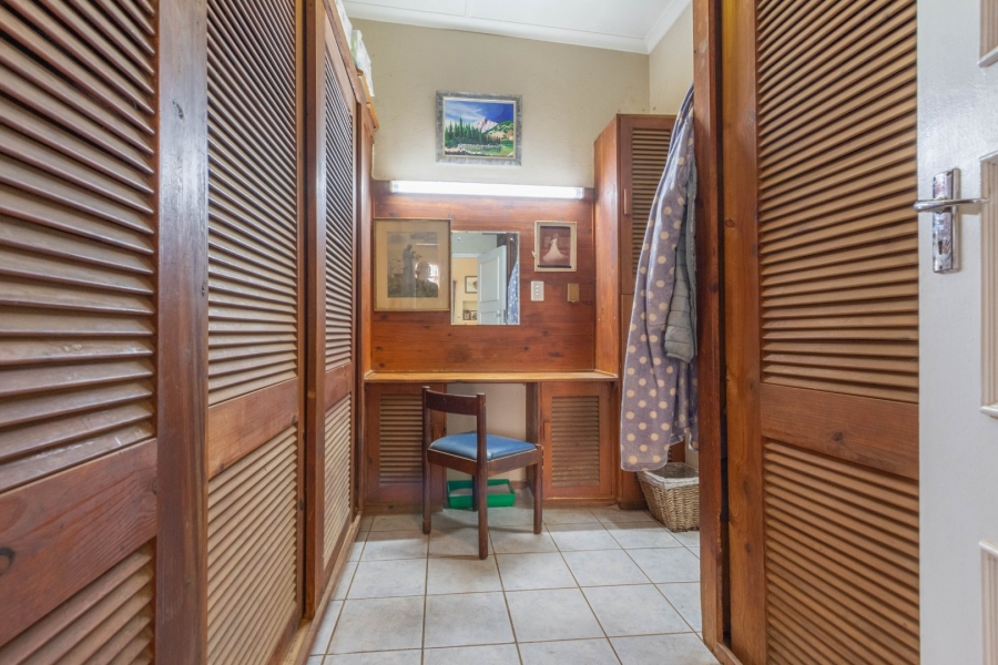 6 Bedroom Property for Sale in Bredell Gauteng