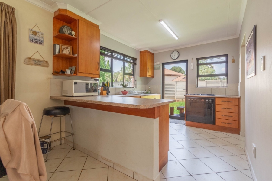 6 Bedroom Property for Sale in Bredell Gauteng