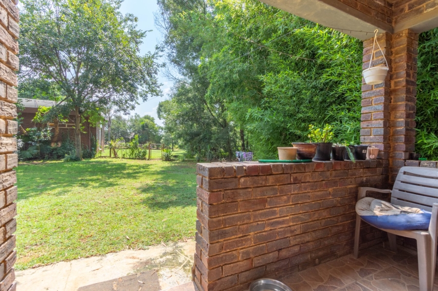 6 Bedroom Property for Sale in Bredell Gauteng