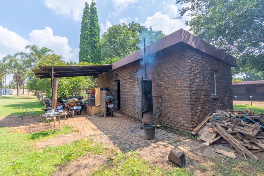 6 Bedroom Property for Sale in Bredell Gauteng